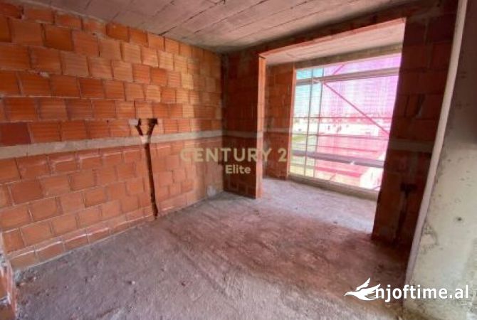 Shtepi ne shitje Apartament ne Tirane, 1+1, Mobilimi Bosh, pa mobiluar, Pagesa 108,000  Euro.