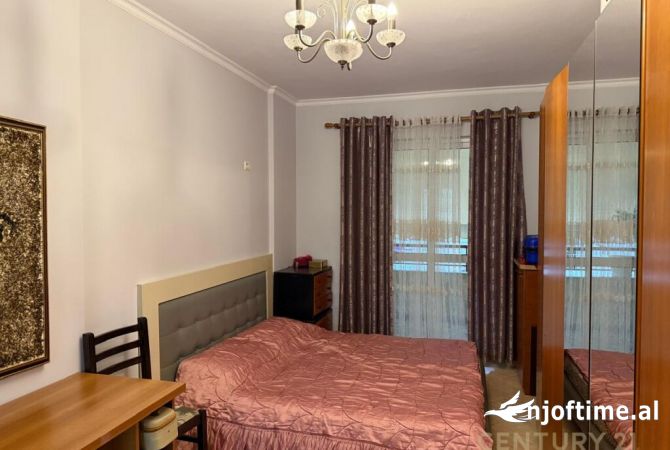 Shtepi ne shitje Apartament ne Tirane, 2+1, Mobilimi E mobiluar, Pagesa 250,000  Euro.