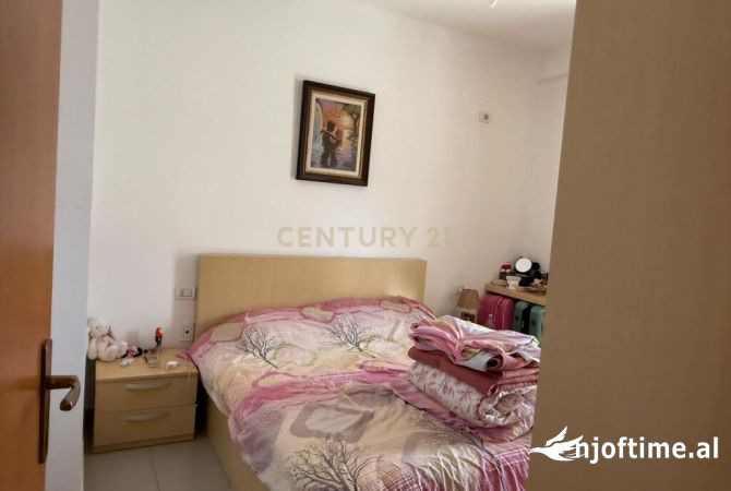 Shtepi ne shitje Apartament ne Tirane, 1+1, Mobilimi E mobiluar, Pagesa 75,400  Euro.