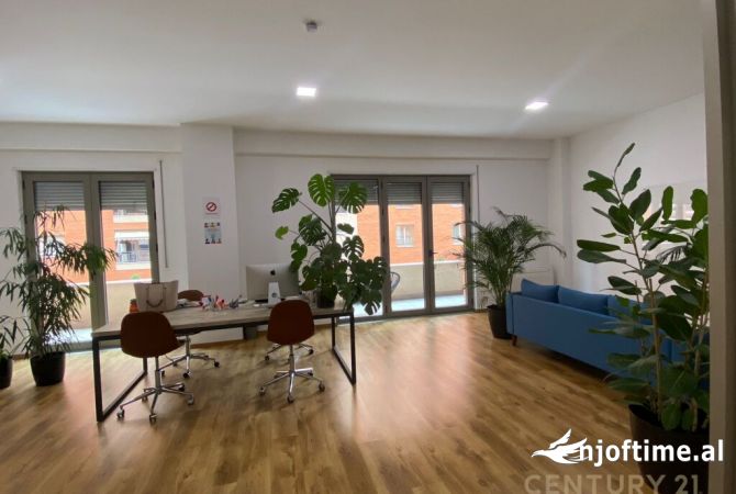 Ambient biznesi me qera 3+1 ne Tirane - 3,500 Euro