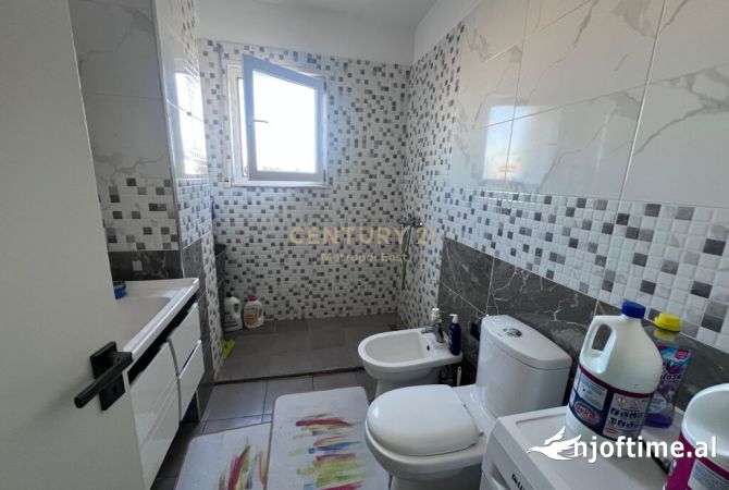 Shtepi ne shitje Apartament ne Tirane, 1+1, Mobilimi E mobiluar, Pagesa 110,000  Euro.