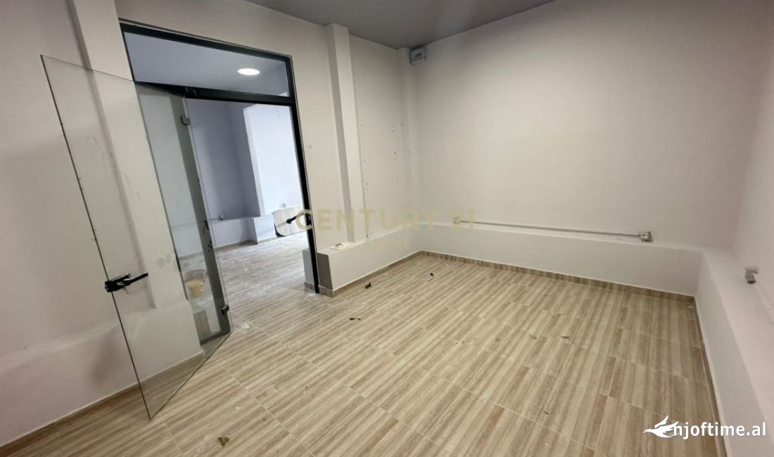 Shtepi ne shitje Apartament ne Tirane, 1+1, Mobilimi Bosh, pa mobiluar, Pagesa 110,000  Euro.