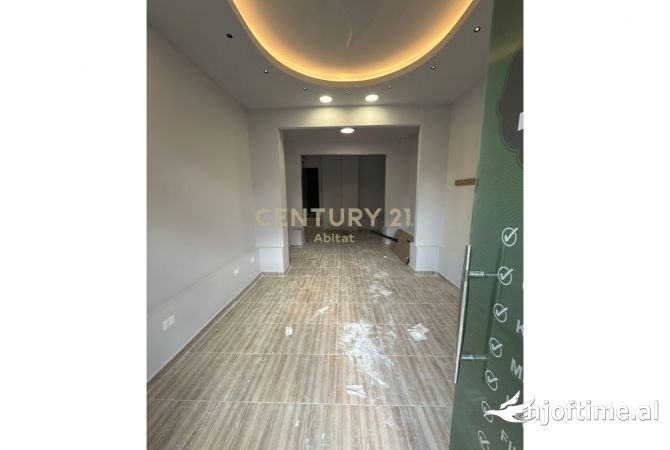 Shtepi ne shitje Apartament ne Tirane, 1+1, Mobilimi Bosh, pa mobiluar, Pagesa 110,000  Euro.