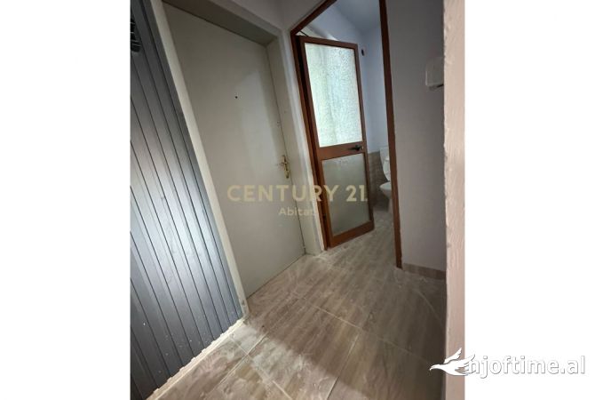 Shtepi ne shitje Apartament ne Tirane, 1+1, Mobilimi Bosh, pa mobiluar, Pagesa 110,000  Euro.
