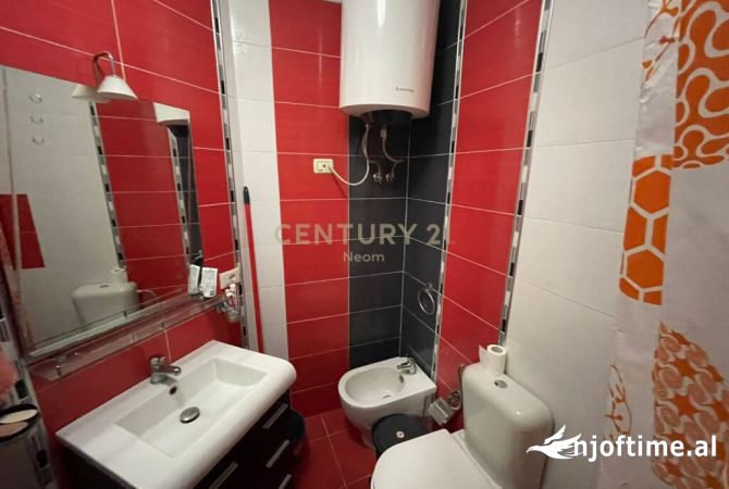 Shtepi ne shitje Apartament ne Tirane, 2+1, Mobilimi E mobiluar, Pagesa 140,000  Euro.