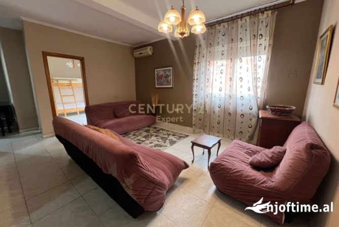 Shtepi me qera Apartament ne Tirane, 2+1, Mobilimi E mobiluar, Pagesa 450  Euro.