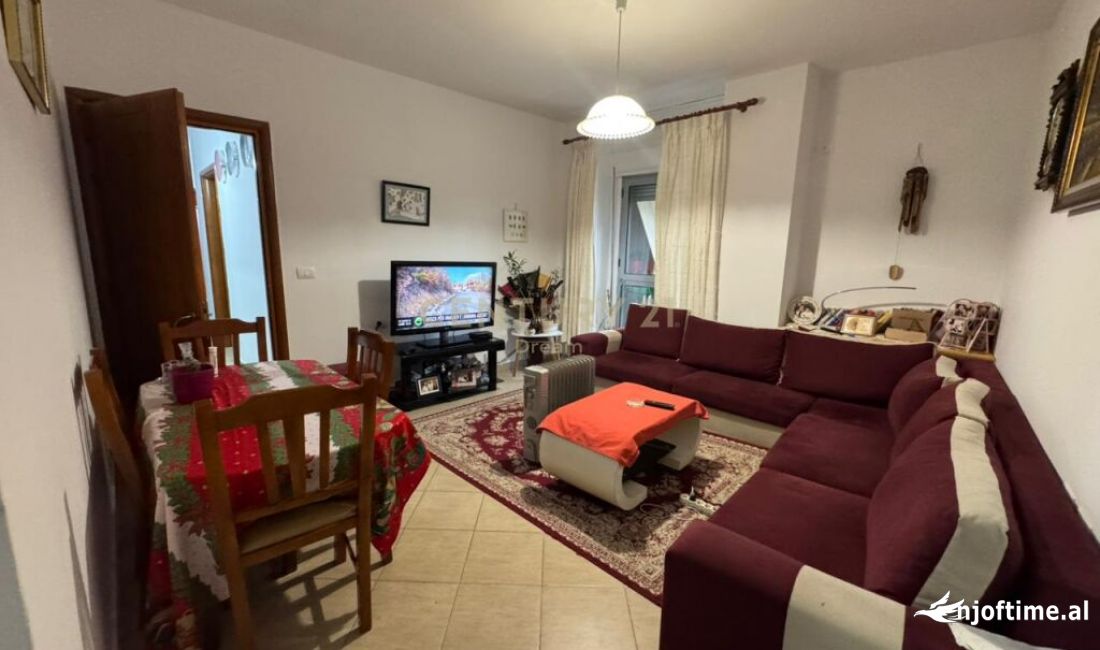 Shtepi ne shitje Apartament ne Tirane, 2+1, Mobilimi Bosh, pa mobiluar, Pagesa 200,000  Euro.