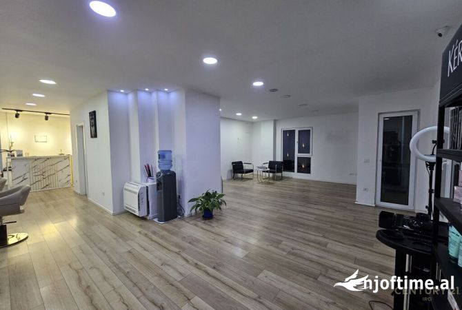 Ambient biznesi me qera 3+1 ne Tirane - 2,300 Euro