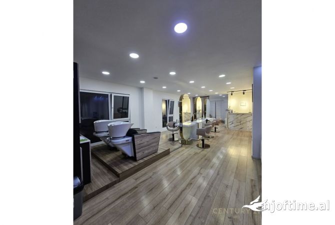 Ambient biznesi me qera 3+1 ne Tirane - 2,300 Euro