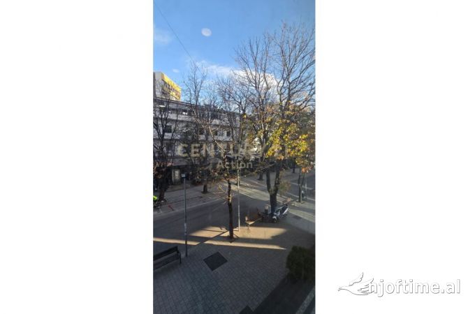 Ambient biznesi me qera 3+1 ne Tirane - 2,500 Euro