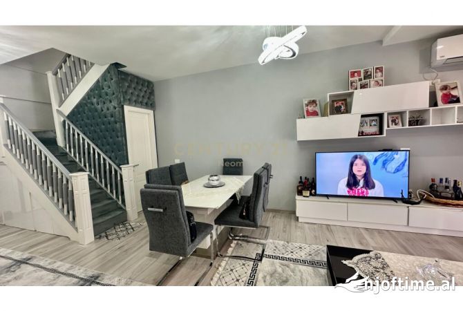 Shtepi ne shitje Duplex(shtepi me 2 kate) ne Tirane, 2+1, Mobilimi E mobiluar, Pagesa 322,000  Euro.