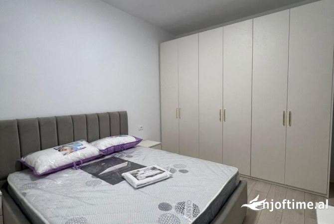 Shtepi me qera Apartament ne Tirane, 2+1, Mobilimi E mobiluar, Pagesa 65,000  Leke.
