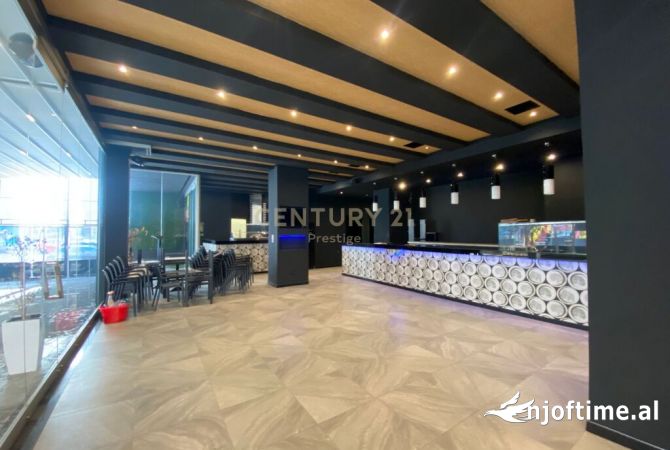 Ambient biznesi me qera 2+1 ne Tirane - 1,000 Euro