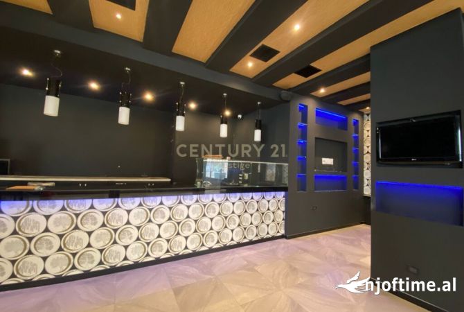 Ambient biznesi me qera 2+1 ne Tirane - 1,000 Euro