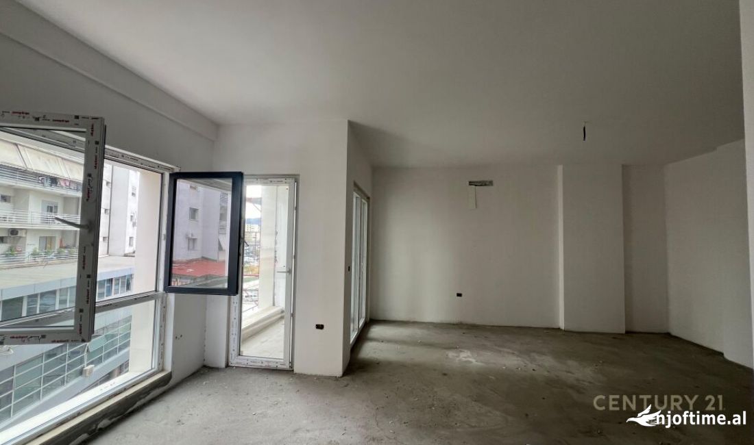 Shtepi ne shitje Apartament ne Tirane, 2+1, Mobilimi Bosh, pa mobiluar, Pagesa 237,000  Euro.