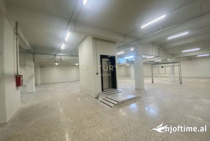 JEPET ME QIRA GODINE MULTIFUNKSIONALE TE CASA ITALIA 17,000 Euro /Muaj