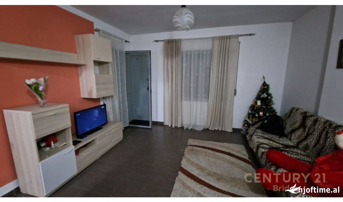 Shtepi ne shitje Apartament ne Tirane, 1+1, Mobilimi E mobiluar, Pagesa 98,000  Euro.