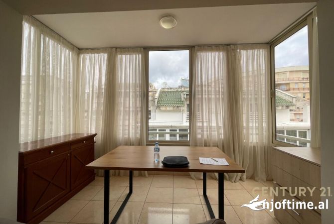 Shtepi me qera Apartament ne Tirane, 2+1, Mobilimi E mobiluar, Pagesa 750  Euro.