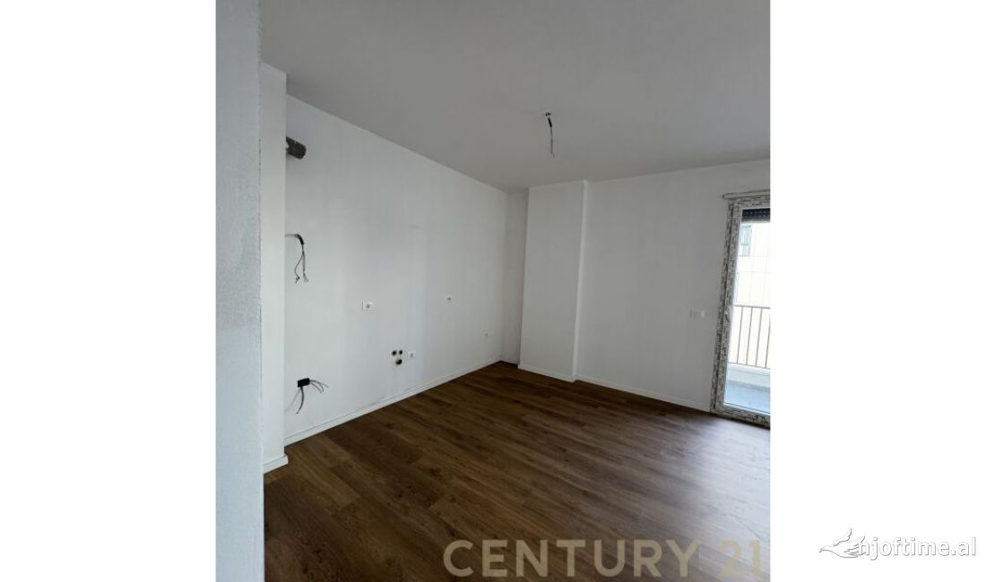 Shtepi ne shitje Apartament ne Tirane, 2+1, Mobilimi Bosh, pa mobiluar, Pagesa 170,000  Euro.