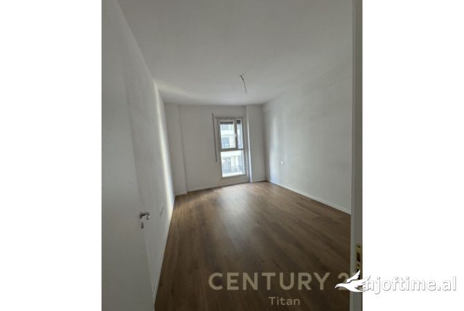 Shtepi ne shitje Apartament ne Tirane, 2+1, Mobilimi Bosh, pa mobiluar, Pagesa 170,000  Euro.