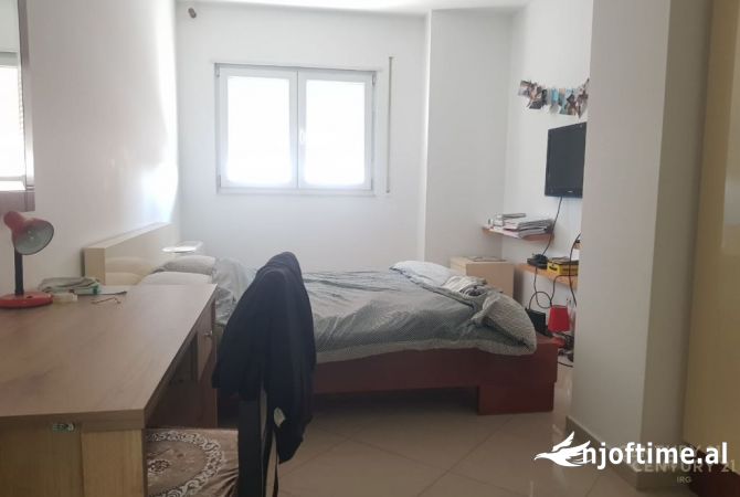 Shtepi me qera Apartament ne Tirane, 2+1, Mobilimi E mobiluar, Pagesa 700  Euro.