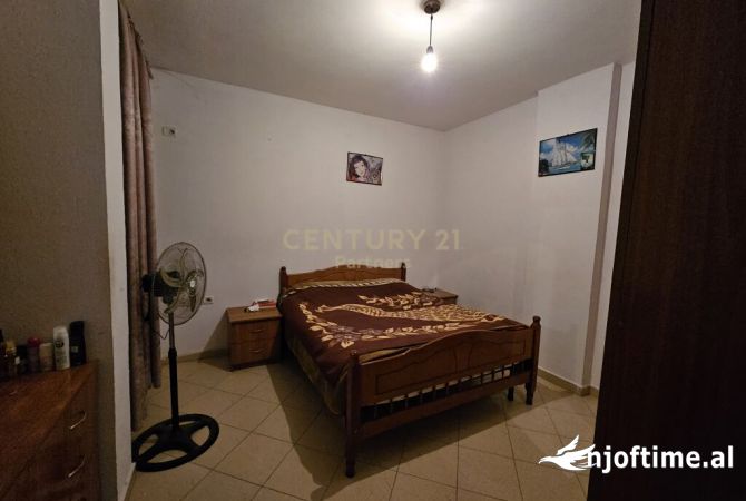 Shtepi ne shitje Apartament ne Tirane, 2+1, Mobilimi Bosh, pa mobiluar, Pagesa 110,000  Euro.