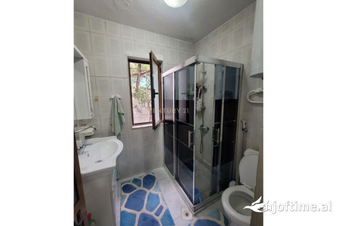 Shtepi ne shitje Shtepi Private ne Tirane, 1+1, Mobilimi E mobiluar, Pagesa 120,000  Euro.