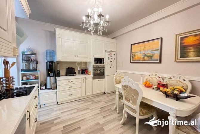 Shtepi ne shitje Apartament ne Tirane, 3+1, Mobilimi E mobiluar, Pagesa 320,000  Euro.