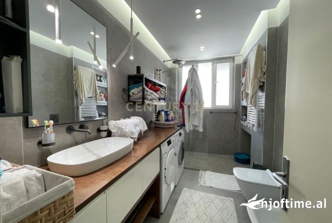 Shtepi ne shitje Apartament ne Tirane, 3+1, Mobilimi E mobiluar, Pagesa 320,000  Euro.