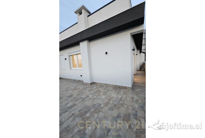 Shtepi ne shitje Penthose(kati i fundit panoramik) ne Tirane, 3+1, Mobilimi Bosh, pa mobiluar, Pagesa 390,000  Euro.