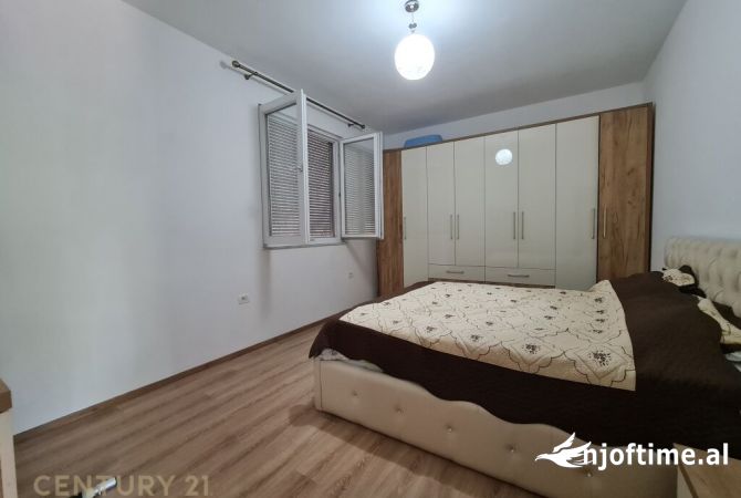 Shtepi me qera Shtepi Private ne Tirane, 3+1, Mobilimi E mobiluar, Pagesa 700  Euro.