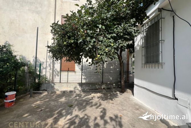 Shtepi me qera Shtepi Private ne Tirane, 3+1, Mobilimi E mobiluar, Pagesa 700  Euro.