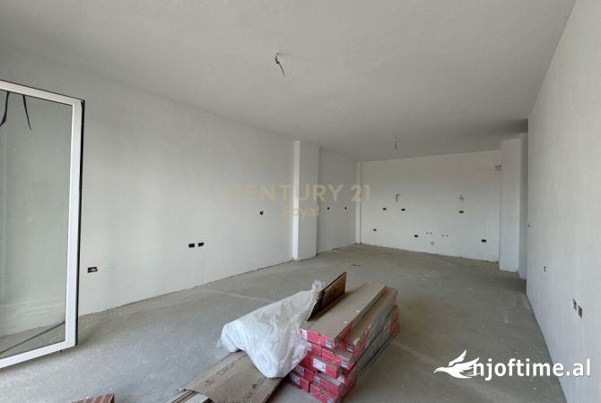 Shtepi ne shitje Apartament ne Tirane, 2+1, Mobilimi Bosh, pa mobiluar, Pagesa 99,000  Euro.