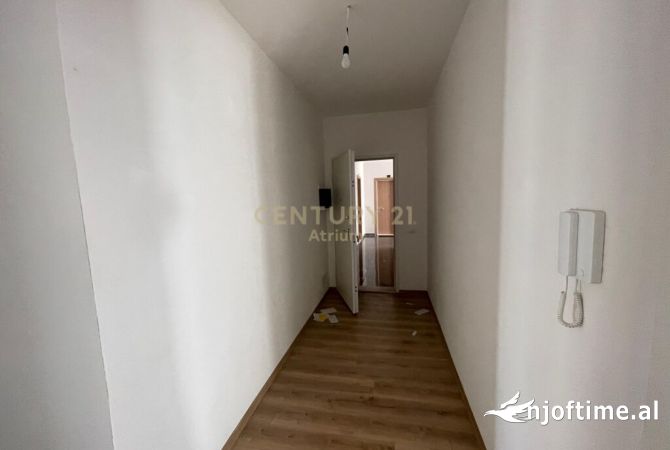 Shtepi ne shitje Apartament ne Tirane, 2+1, Mobilimi Bosh, pa mobiluar, Pagesa 155,000  Euro.
