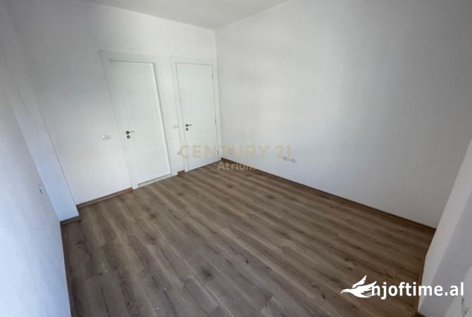 Shtepi ne shitje Apartament ne Tirane, 2+1, Mobilimi Bosh, pa mobiluar, Pagesa 155,000  Euro.
