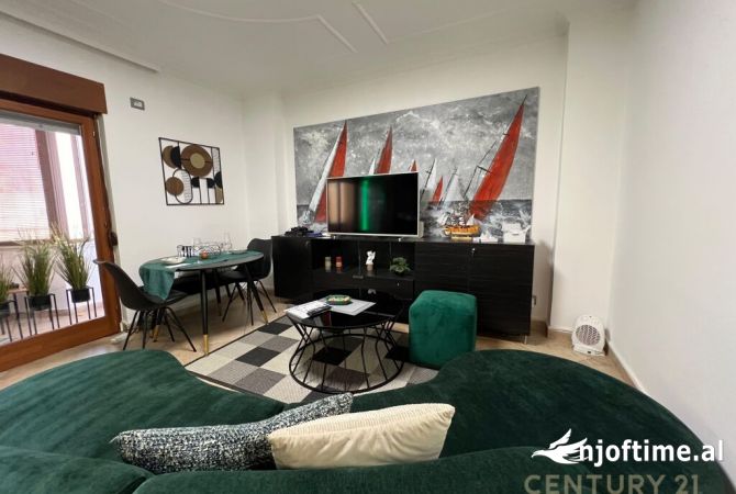 Shtepi me qera Apartament ne Tirane, 2+1, Mobilimi E mobiluar, Pagesa 900  Euro.