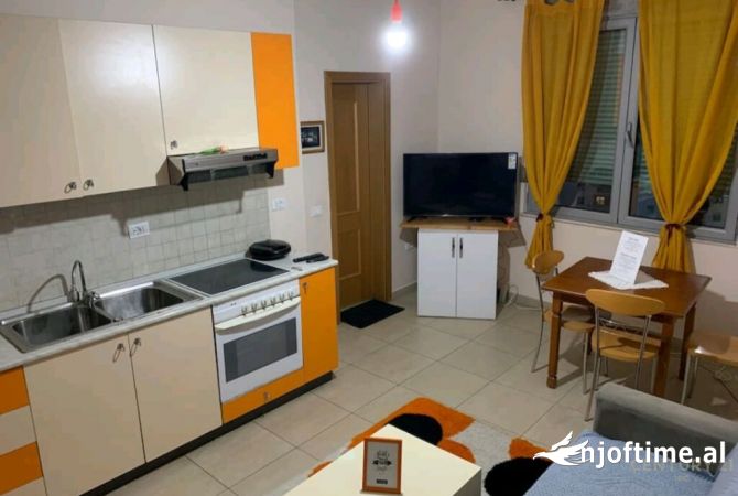Shtepi me qera Apartament ne Tirane, 1+1, Mobilimi E mobiluar, Pagesa 450  Euro.
