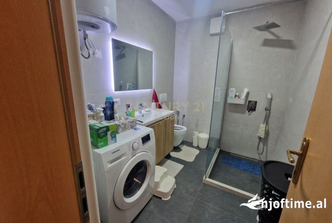 Shtepi ne shitje Apartament ne Tirane, 2+1, Mobilimi E mobiluar, Pagesa 210,000  Euro.