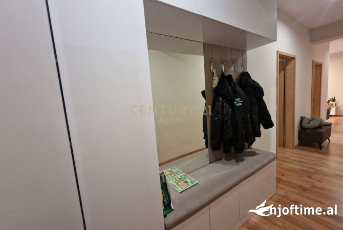 Shtepi ne shitje Apartament ne Tirane, 2+1, Mobilimi E mobiluar, Pagesa 210,000  Euro.