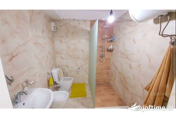 Shtepi me qera Duplex(shtepi me 2 kate) ne Tirane, 2+1, Mobilimi E mobiluar, Pagesa 800  Euro.
