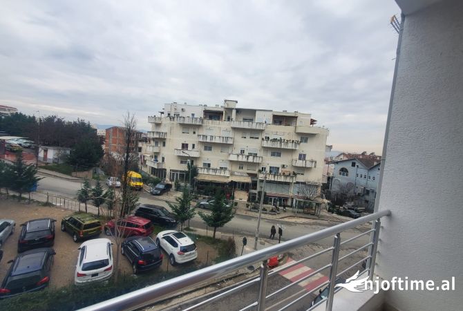Shtepi ne shitje Apartament ne Tirane, 1+1, Mobilimi Bosh, pa mobiluar, Pagesa 82,000  Euro.