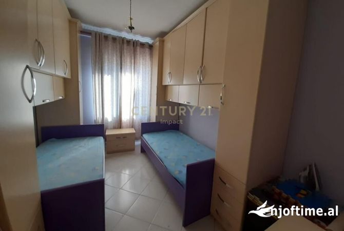 Shtepi ne shitje Apartament ne Tirane, 2+1, Mobilimi E mobiluar, Pagesa 124,000  Euro.