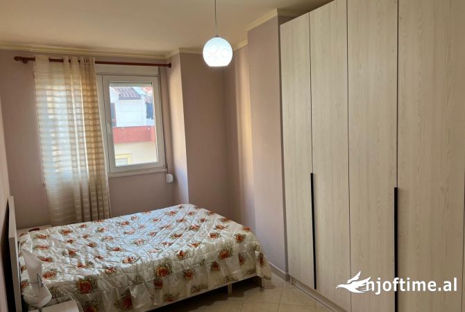 Shtepi ne shitje Apartament ne Tirane, 2+1, Mobilimi E mobiluar, Pagesa 128,000  Euro.