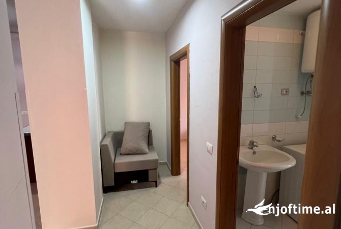 Shtepi ne shitje Apartament ne Tirane, 2+1, Mobilimi E mobiluar, Pagesa 128,000  Euro.