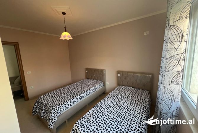 Shtepi ne shitje Apartament ne Tirane, 2+1, Mobilimi E mobiluar, Pagesa 128,000  Euro.