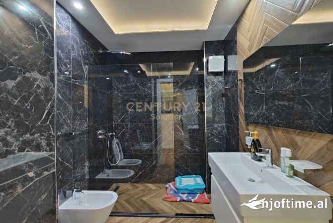 Shtepi ne shitje Apartament ne Tirane, 2+1, Mobilimi E mobiluar, Pagesa 445,000  Euro.