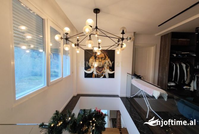 Shtepi ne shitje Apartament ne Tirane, 2+1, Mobilimi E mobiluar, Pagesa 445,000  Euro.