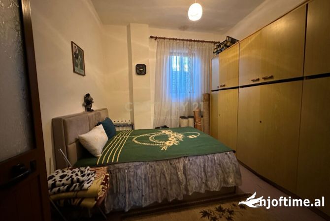 Shtepi ne shitje Shtepi Private ne Tirane, 3+1, Mobilimi E mobiluar, Pagesa 138,000  Euro.