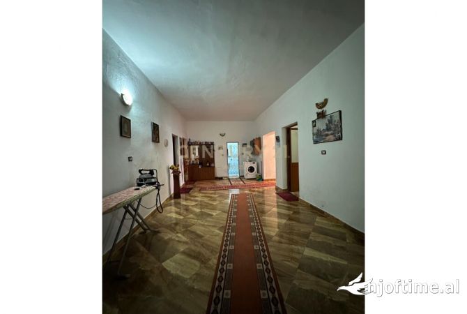 Shtepi ne shitje Shtepi Private ne Tirane, 3+1, Mobilimi E mobiluar, Pagesa 138,000  Euro.