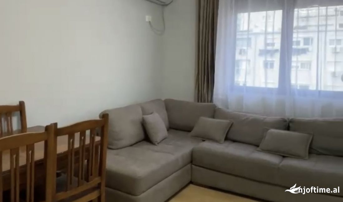 Shtepi me qera Apartament ne Tirane, 1+1, Mobilimi E mobiluar, Pagesa 550  Euro.